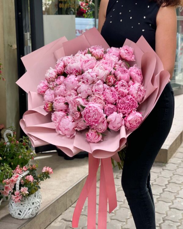 Buchet uriaș cu bujori fucsia