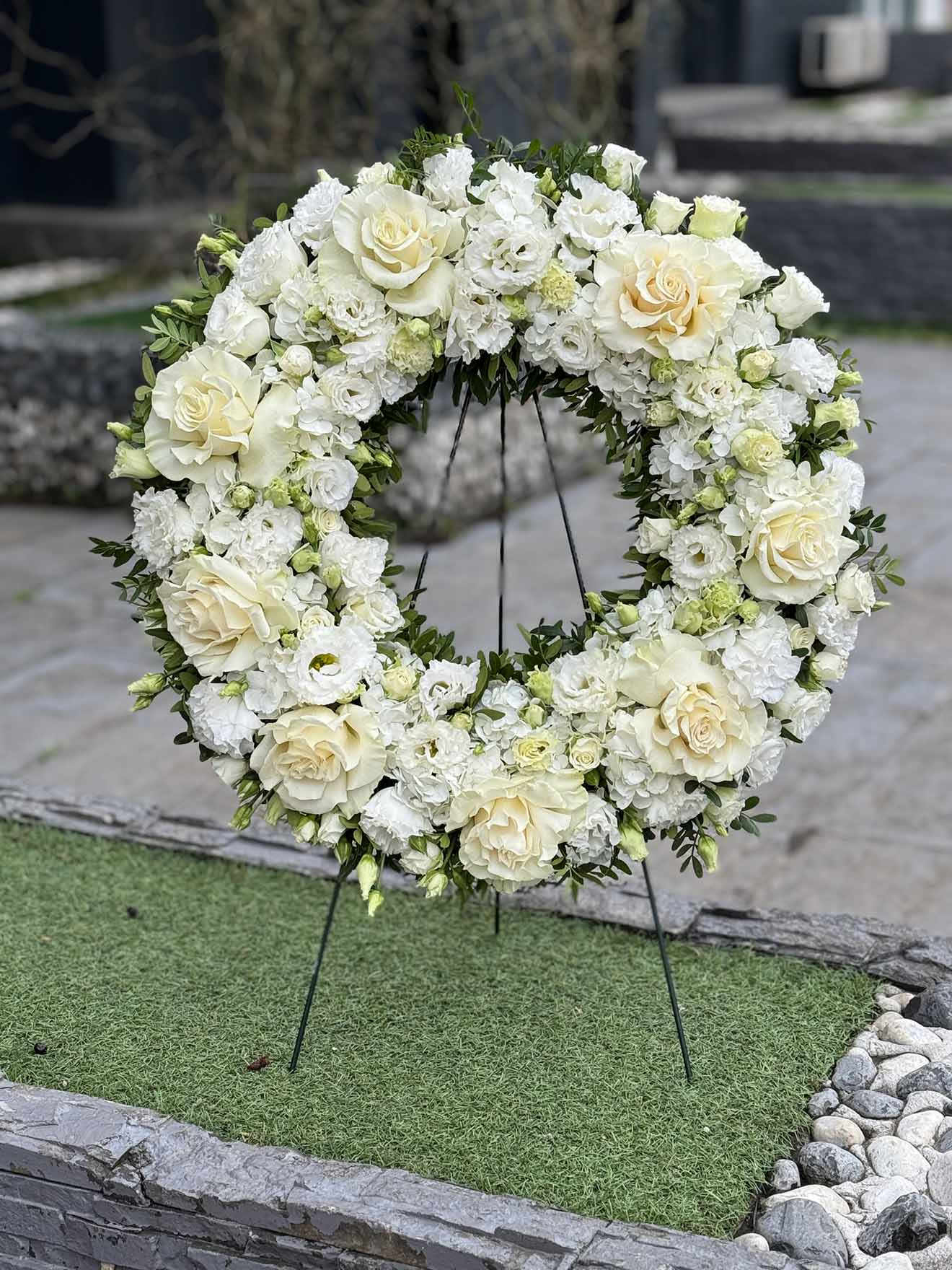 White Roses & Lisianthus