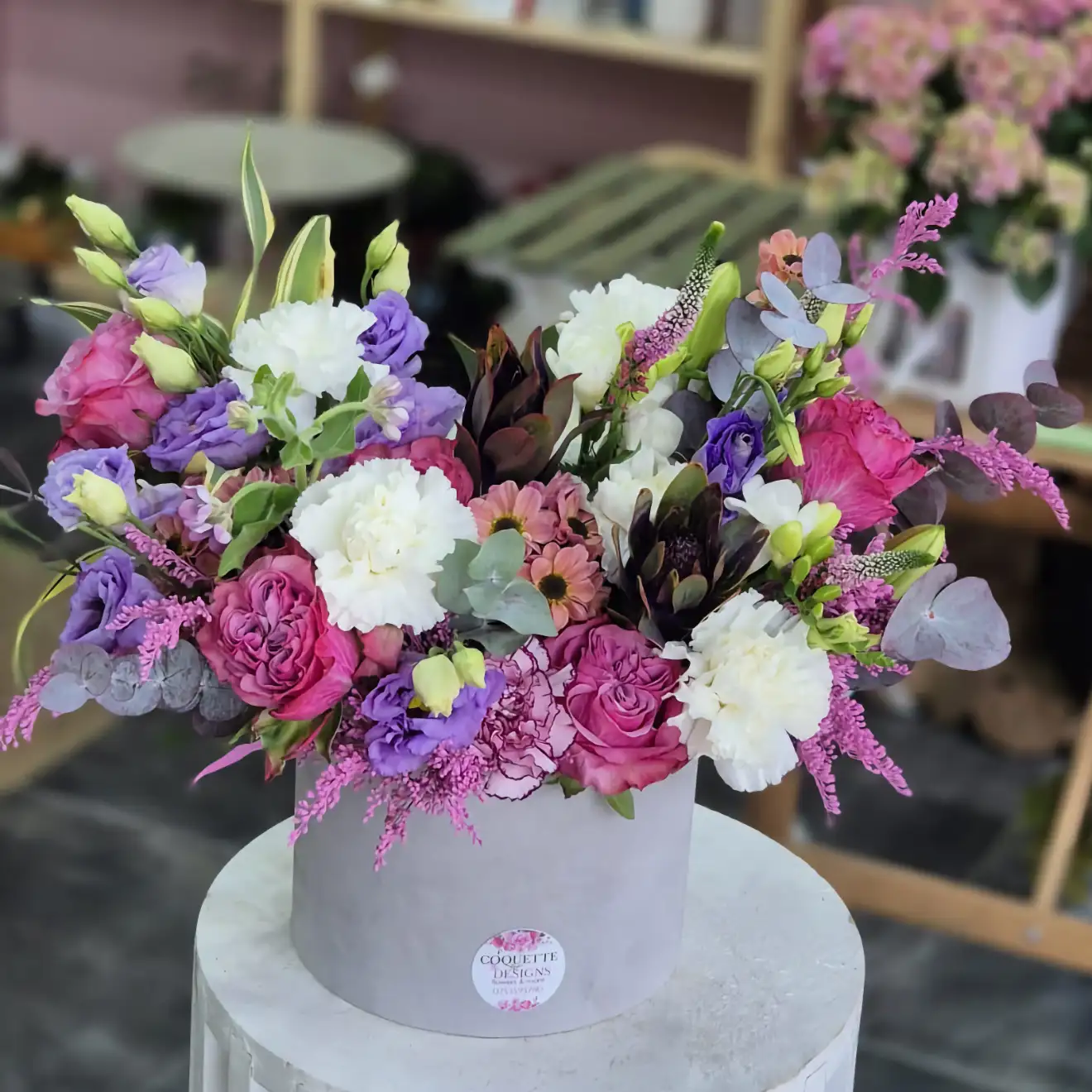 Armonie în Nuanțe de Violet și Fucsia