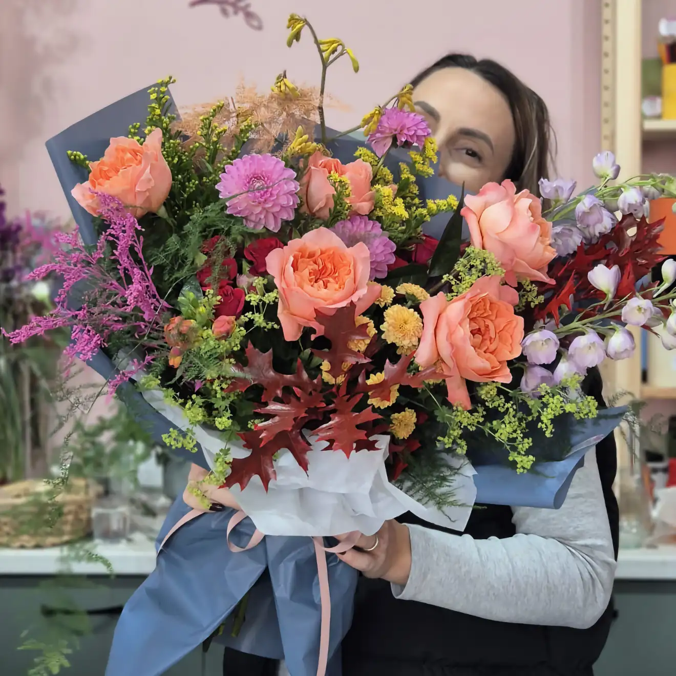 Buchet tomnatic în nuanțe de piersică