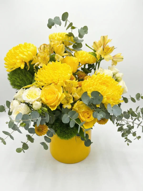 Aranjament floral galben intens