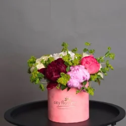 Aranjament floral in cutie "Peony Melody"