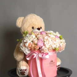Aranjament Floral in cutie "Sweet Hugs"