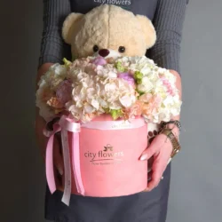 Aranjament Floral in cutie "Sweet Hugs"