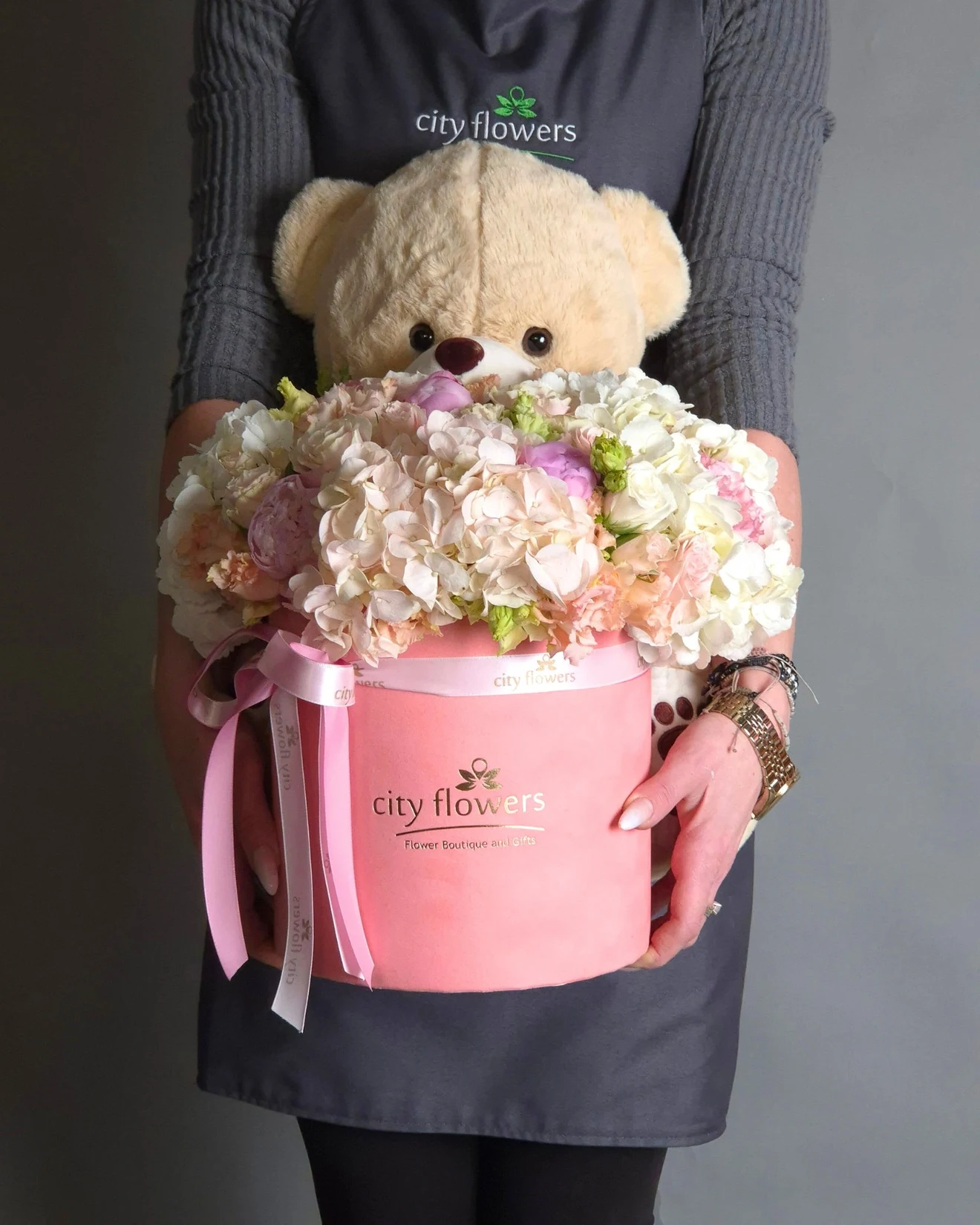 Aranjament Floral in cutie "Sweet Hugs"
