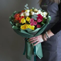 Buchet de Flori 11 minitrandafiri multicolori