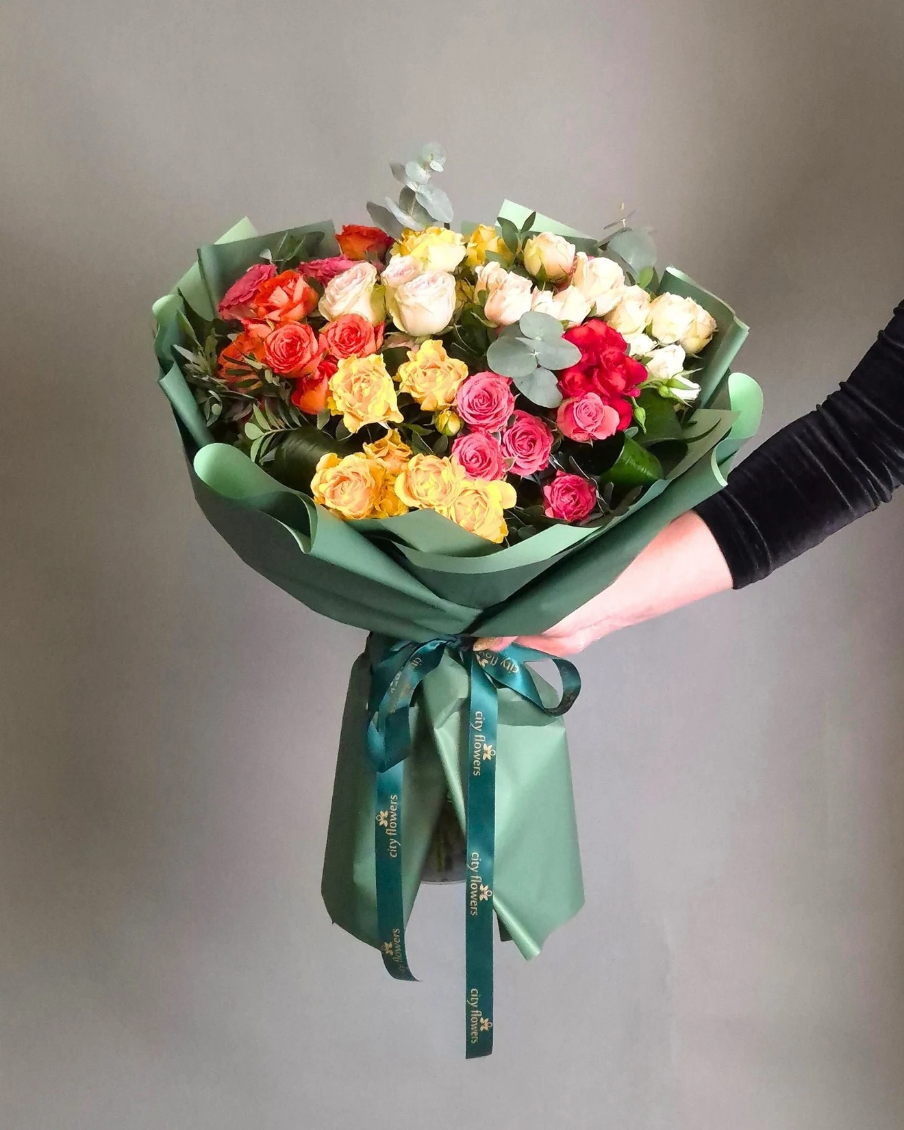 Buchet de Flori 11 minitrandafiri multicolori