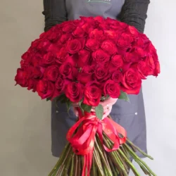 Buchet "Grand Amour" – 101 Trandafiri Rosii