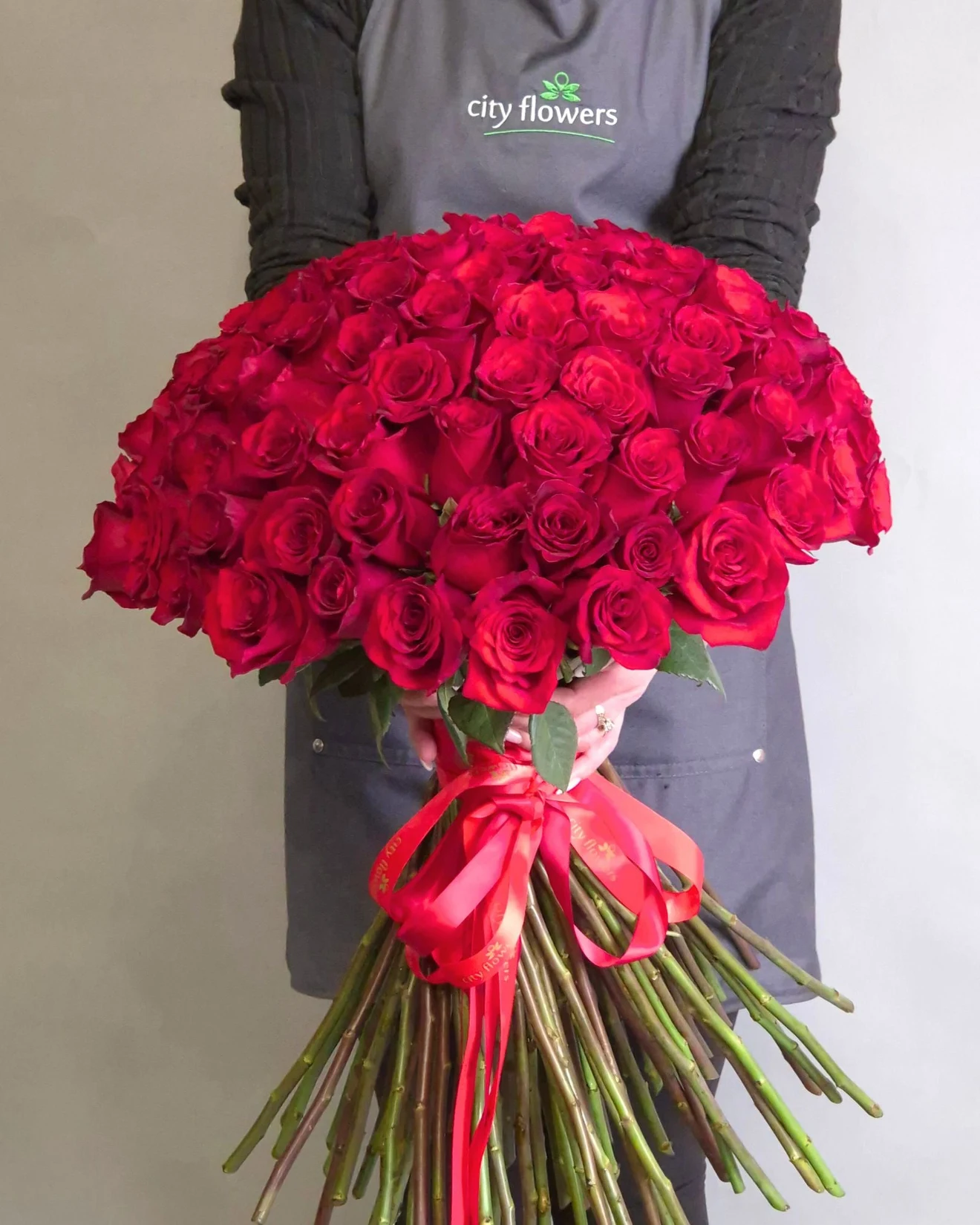 Buchet "Grand Amour" – 101 Trandafiri Rosii