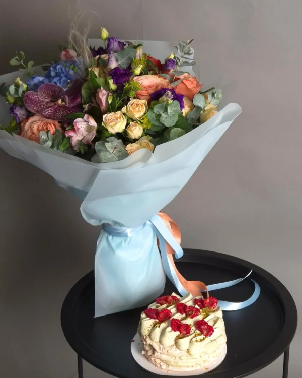 Pachet "Sweet Contrast" - Buchet & Tort Bezea 500 gr