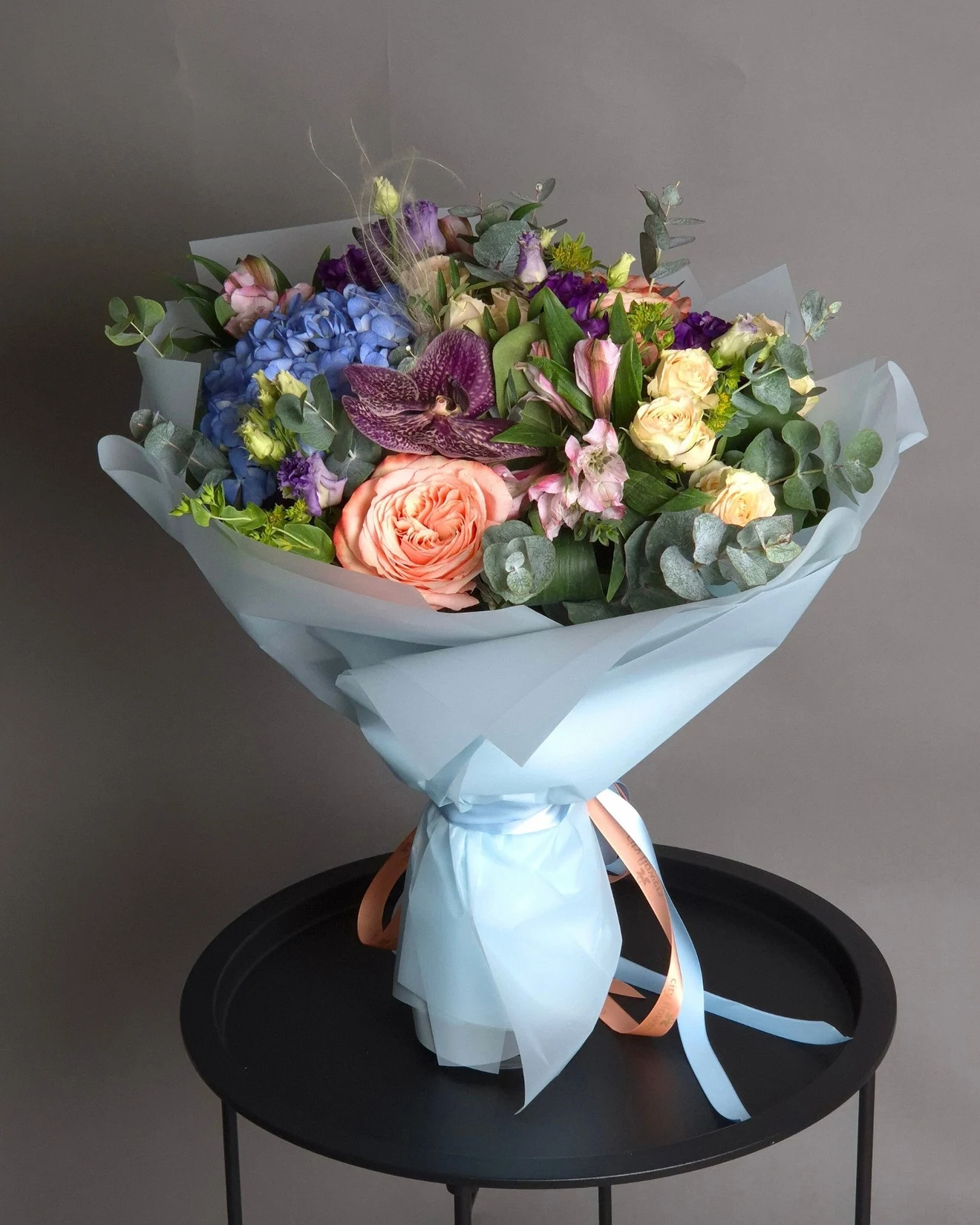 Pachet "Sweet Contrast" - Buchet & Tort Bezea 500 gr